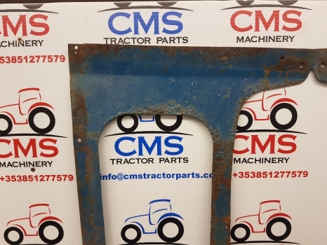 Ford 2000, 3000 Cab Front Quarter Panels D0nn94500n76a, D0nn94500n77a - Fenster und Teile für Traktor: das Bild 3 Ford 2000, 3000 Cab Front Quarter Panels D0nn94500n76a, D0nn94500n77a - Fenster und Teile für Traktor: das Bild 3