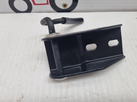 Ford 6610, 7410, 5610, Tw Cab Rear Window Latch Lh 83909518, D6nn94408n01a - Tür und Teile: das Bild 5 Ford 6610, 7410, 5610, Tw Cab Rear Window Latch Lh 83909518, D6nn94408n01a - Tür und Teile: das Bild 5
