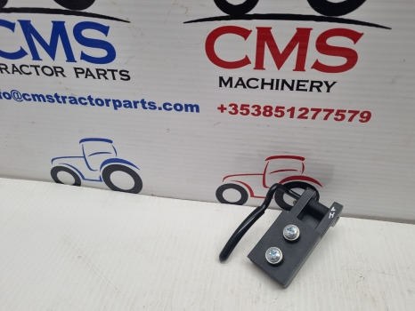 Ford 6610, 7410, 5610, Tw Q Cab Rear Window Latch Lh 83909519, D6nn94408n01a - Tür und Teile: das Bild 1 Ford 6610, 7410, 5610, Tw Q Cab Rear Window Latch Lh 83909519, D6nn94408n01a - Tür und Teile: das Bild 1