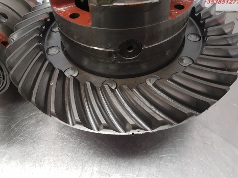 Ford 7600, 10, 100 Rear Bevel Gear Differential E0nn4209ca, E0nn4610da, 83927041 - Differenzial Getriebe für Traktor: das Bild 4 Ford 7600, 10, 100 Rear Bevel Gear Differential E0nn4209ca, E0nn4610da, 83927041 - Differenzial Getriebe für Traktor: das Bild 4