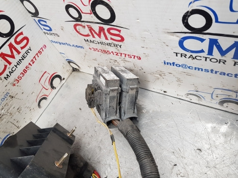 Ford New Holland Fiat 60, M S 8360, M115 Cab Wiring Loom Dual Command 82015343 - Kabel/ Kabelbaum: das Bild 4 Ford New Holland Fiat 60, M S 8360, M115 Cab Wiring Loom Dual Command 82015343 - Kabel/ Kabelbaum: das Bild 4
