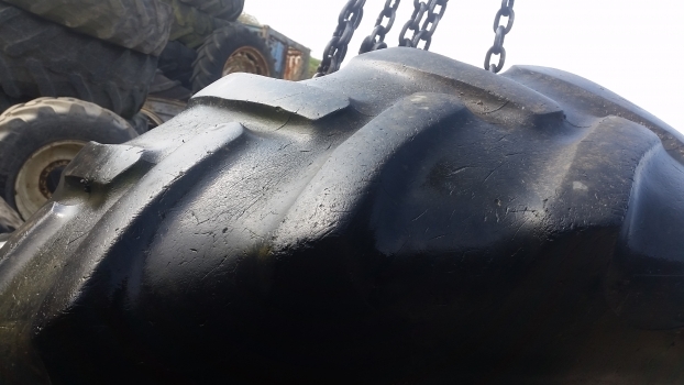 Ford Rear Tyre 16.9-38. Please Check By The Photos. - Reifen für Traktor: das Bild 2 Ford Rear Tyre 16.9-38. Please Check By The Photos. - Reifen für Traktor: das Bild 2