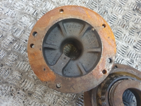 John Deere 6400 Pair Of Rear Axle Differential Bearing Housing Al112560, L77137 - Differenzial Getriebe für Traktor: das Bild 1 John Deere 6400 Pair Of Rear Axle Differential Bearing Housing Al112560, L77137 - Differenzial Getriebe für Traktor: das Bild 1
