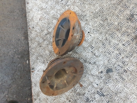 John Deere 6400 Pair Of Rear Axle Differential Bearing Housing Al112560, L77137 - Differenzial Getriebe für Traktor: das Bild 4 John Deere 6400 Pair Of Rear Axle Differential Bearing Housing Al112560, L77137 - Differenzial Getriebe für Traktor: das Bild 4