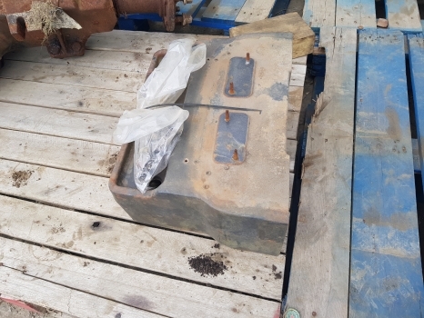 Landini Vision Series 105 Front Weight Carrier 3652509m1, 3652509m2, 3652509r2 - Gegengewicht für Traktor: das Bild 3 Landini Vision Series 105 Front Weight Carrier 3652509m1, 3652509m2, 3652509r2 - Gegengewicht für Traktor: das Bild 3