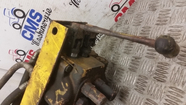 Massey Ferguson 50b Hydraulic Distribution Valve Assembly D100842 - Hydraulik ventil für Baggerlader: das Bild 3 Massey Ferguson 50b Hydraulic Distribution Valve Assembly D100842 - Hydraulik ventil für Baggerlader: das Bild 3