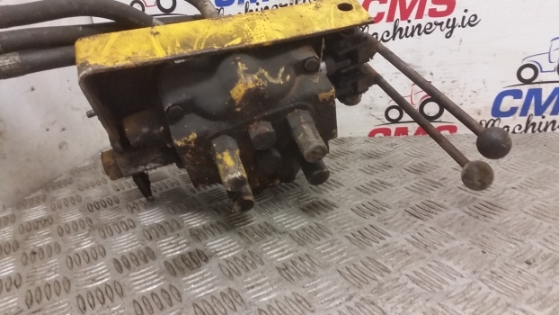 Massey Ferguson 50b Hydraulic Distribution Valve Assembly D100842 - Hydraulik ventil für Baggerlader: das Bild 2 Massey Ferguson 50b Hydraulic Distribution Valve Assembly D100842 - Hydraulik ventil für Baggerlader: das Bild 2