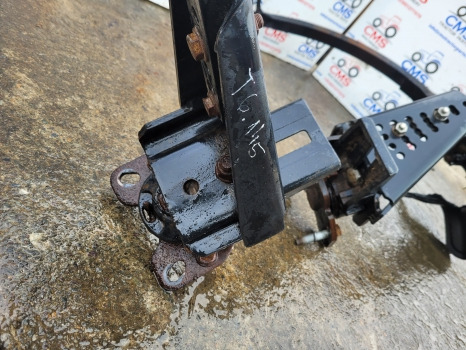 New Holland Case T6, T7, T6000, Maxxum Ser Front Mudguard Bracket Kit 47444870 - Kotflügel: das Bild 2 New Holland Case T6, T7, T6000, Maxxum Ser Front Mudguard Bracket Kit 47444870 - Kotflügel: das Bild 2