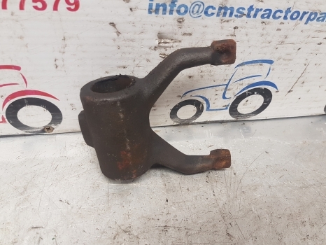 New Holland Fiat 60, Tm, F, M 8260 Transmission Clutch Fork 5149612 - Kupplung und Teile für Traktor: das Bild 2 New Holland Fiat 60, Tm, F, M 8260 Transmission Clutch Fork 5149612 - Kupplung und Teile für Traktor: das Bild 2