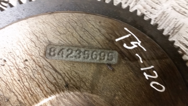 New Holland T5. 100, 110, 120 Engine Flywheel And Ring Gear 47808010, 84235695 - Schwungscheibe für Traktor: das Bild 2 New Holland T5. 100, 110, 120 Engine Flywheel And Ring Gear 47808010, 84235695 - Schwungscheibe für Traktor: das Bild 2
