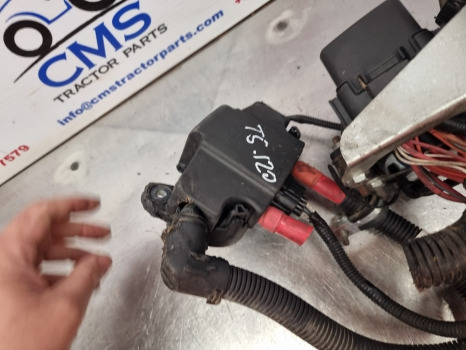 New Holland T5.120, T5 Series, Battery Wiring With Fuse Box 47866255, 87716664 - Kabel/ Kabelbaum: das Bild 5 New Holland T5.120, T5 Series, Battery Wiring With Fuse Box 47866255, 87716664 - Kabel/ Kabelbaum: das Bild 5