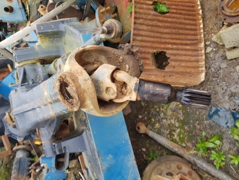 New Holland T5.95 Case T5, T5000, Jxu Series Front Axle Drive Shaft Rhs 87669495 - Antriebswelle für Traktor: das Bild 1 New Holland T5.95 Case T5, T5000, Jxu Series Front Axle Drive Shaft Rhs 87669495 - Antriebswelle für Traktor: das Bild 1