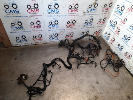 New Holland T7030, T7040 Power Command Transmission Frame Rear Wiring Loom - Kabel/ Kabelbaum: das Bild 1 New Holland T7030, T7040 Power Command Transmission Frame Rear Wiring Loom - Kabel/ Kabelbaum: das Bild 1