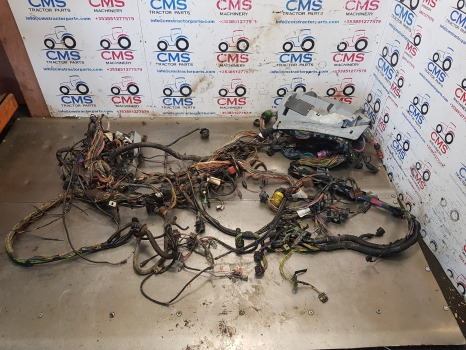 New Holland T7040, T7000, T6000, Wiring Loom Complete 84194383, 87740784 - Kabel/ Kabelbaum: das Bild 1 New Holland T7040, T7000, T6000, Wiring Loom Complete 84194383, 87740784 - Kabel/ Kabelbaum: das Bild 1