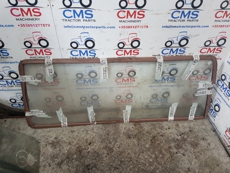 Zetor 3000, 4000, 5000, 6000, 7000 Rear Glass 60117910b, S64986, 60117910 - Fenster und Teile für Traktor: das Bild 1 Zetor 3000, 4000, 5000, 6000, 7000 Rear Glass 60117910b, S64986, 60117910 - Fenster und Teile für Traktor: das Bild 1