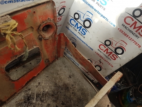 Zetor 5718 Engine Side Panel Assy 000000 - Karosserie und Außen für Traktor: das Bild 5 Zetor 5718 Engine Side Panel Assy 000000 - Karosserie und Außen für Traktor: das Bild 5
