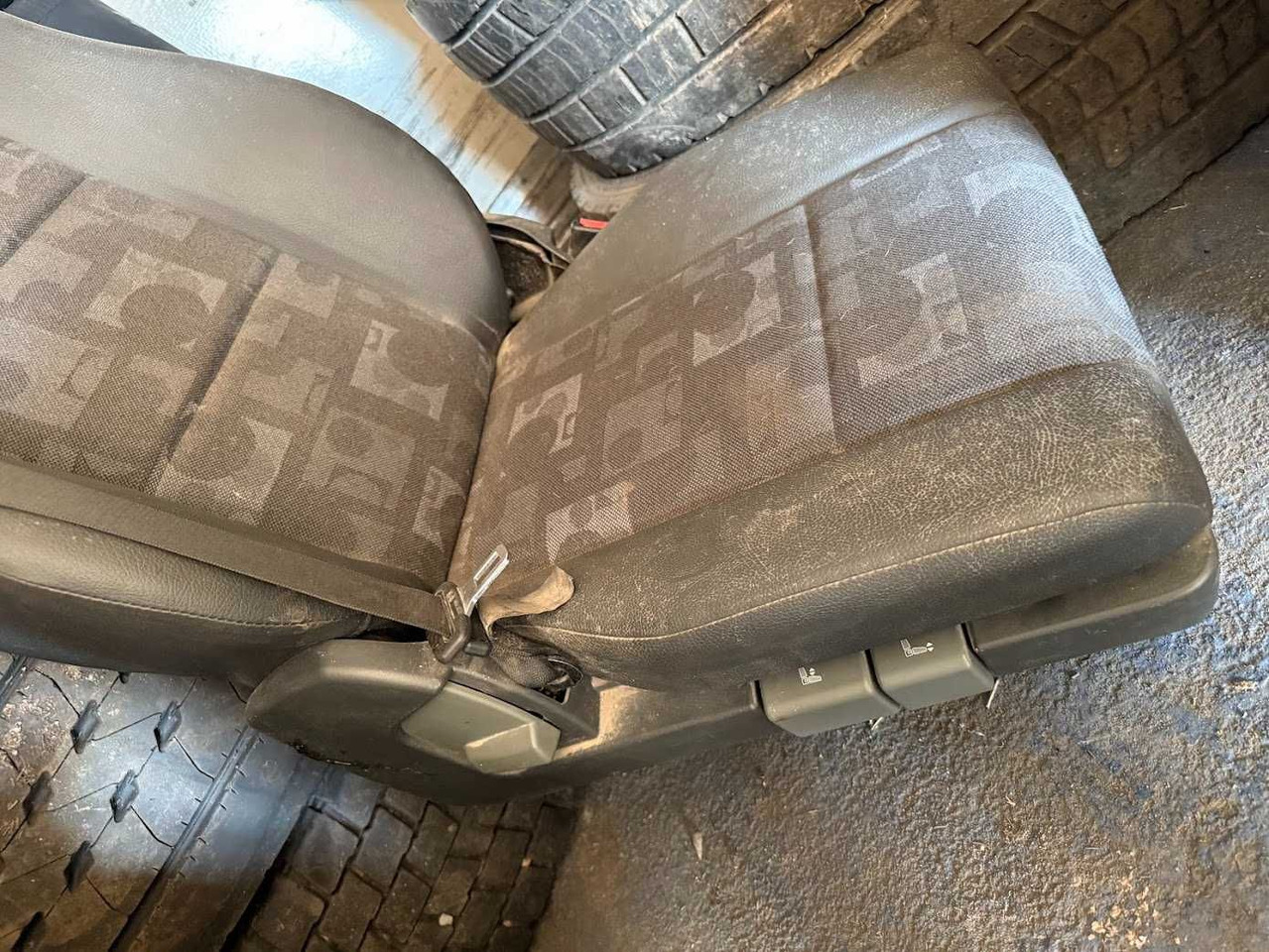 Foteli siedzenia komplet Mercedes Actros nowe - Sitz für LKW: das Bild 3 Foteli siedzenia komplet Mercedes Actros nowe - Sitz für LKW: das Bild 3