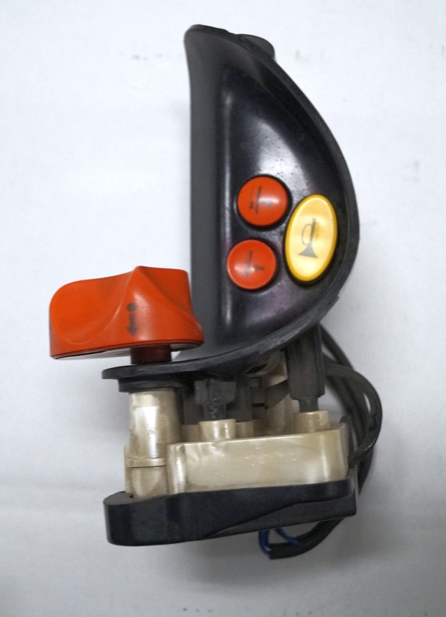 Elektrische Ausrüstung für Flurförderzeug Linde 1443605100 | Rijschakelaar Control handle Control module Rijschakelaar Control handle Control module: das Bild 1