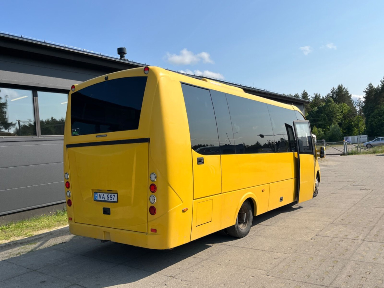Iveco Rosero First / 24+1+1 / Telma/ EURO6 - Reisebus: das Bild 3 Iveco Rosero First / 24+1+1 / Telma/ EURO6 - Reisebus: das Bild 3