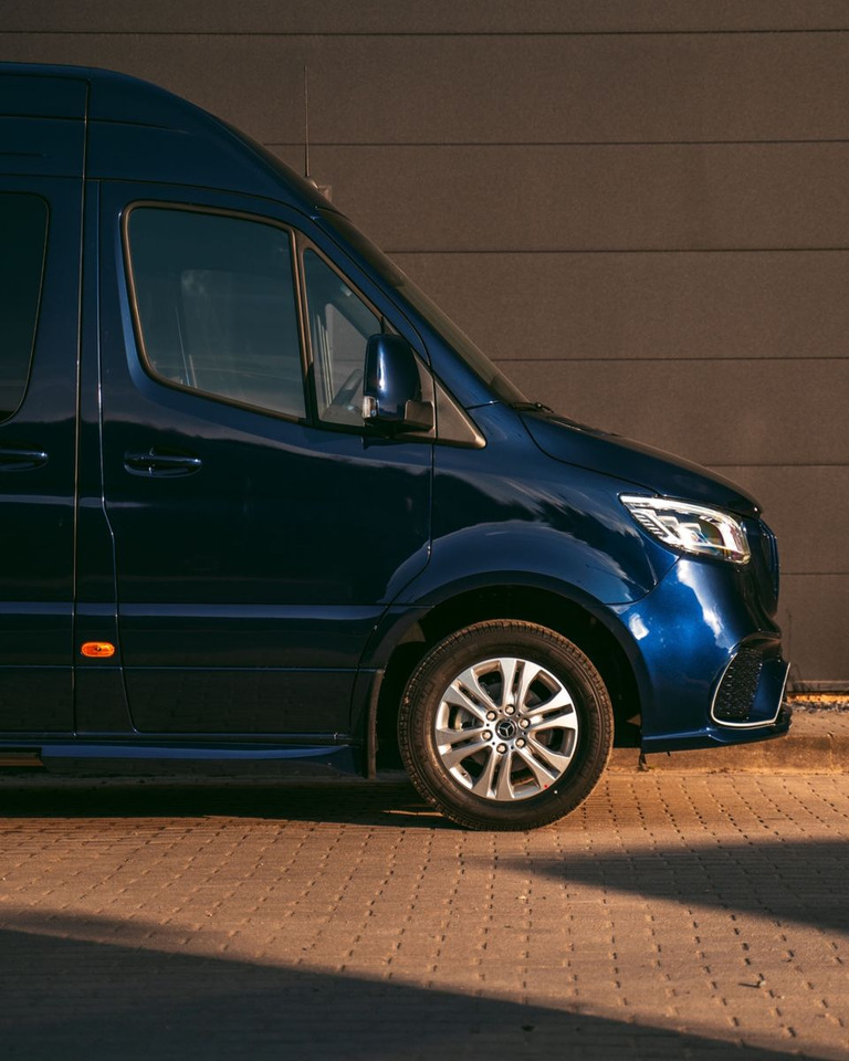 Mercedes-Benz Sprinter 319 VIP Van/ Sleeping Area/ Ski Holders - Personentransporter: das Bild 4 Mercedes-Benz Sprinter 319 VIP Van/ Sleeping Area/ Ski Holders - Personentransporter: das Bild 4