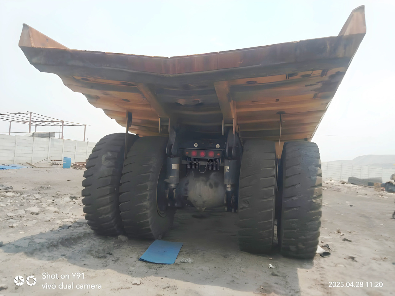KOMATSU DUMP TRUCK HD785-7 - Bergbaumaschine: das Bild 2 KOMATSU DUMP TRUCK HD785-7 - Bergbaumaschine: das Bild 2