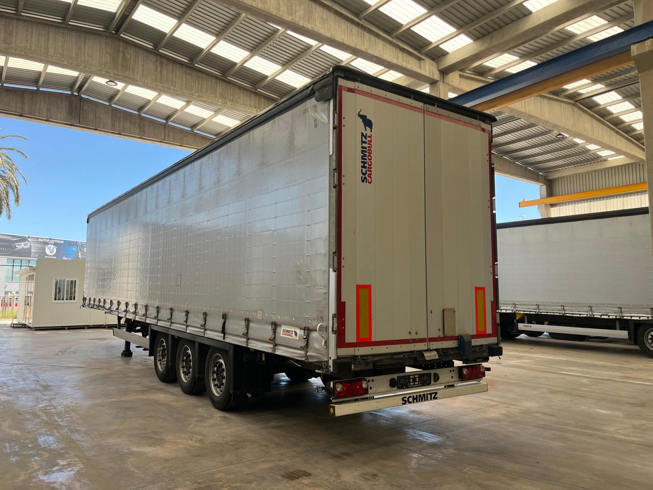 Schmitz Cargobull SCS24/L Varios - Planenauflieger: das Bild 2 Schmitz Cargobull SCS24/L Varios - Planenauflieger: das Bild 2