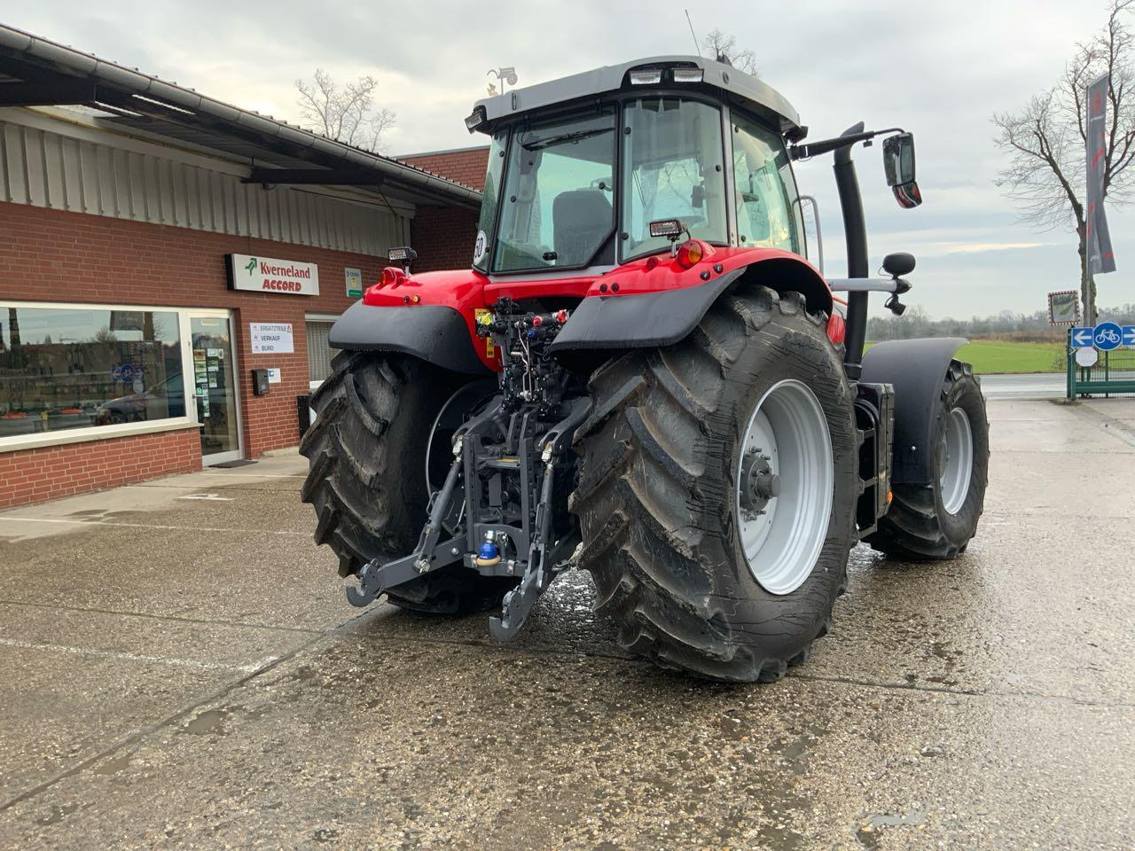 Massey Ferguson MF 7S.210 DVT - Traktor: das Bild 2 Massey Ferguson MF 7S.210 DVT - Traktor: das Bild 2