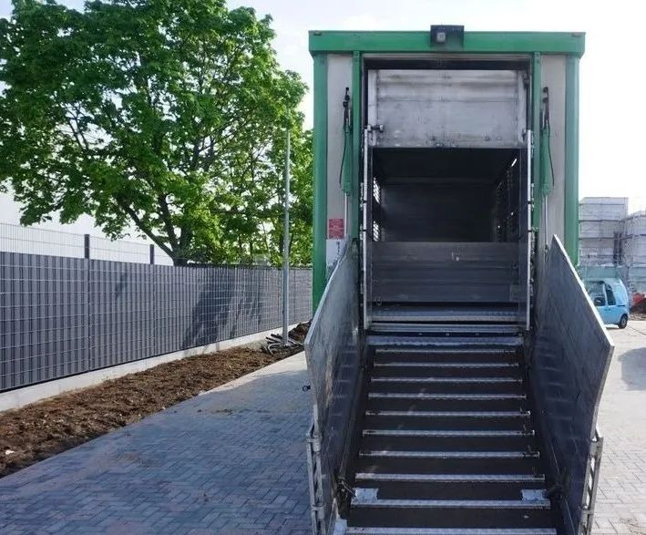 MAN TGS 26.440 ZABUDOWA KABA CAŁA ALUMINIOWA– samochód do transportu zwierząt/koni – 3 pokłady / EURO 5/6X2/PODNOSZONY DACH - Tiertransporter LKW: das Bild 5 MAN TGS 26.440 ZABUDOWA KABA CAŁA ALUMINIOWA– samochód do transportu zwierząt/koni – 3 pokłady / EURO 5/6X2/PODNOSZONY DACH - Tiertransporter LKW: das Bild 5