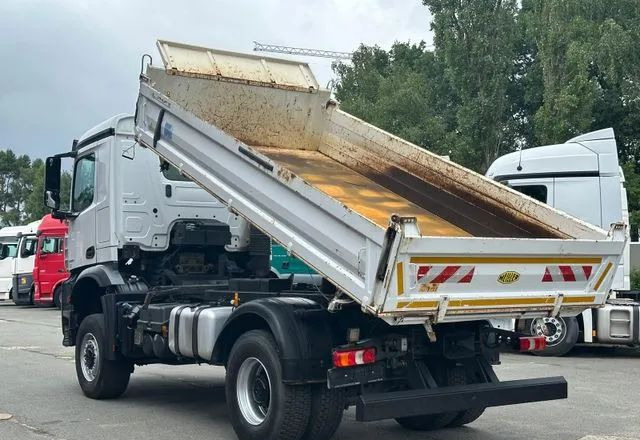 Mercedes-Benz Arocs 2040 4x4 – Meiller | Euro 6c | płyta czołowa do montażu pługu, osprzętu zimowego lub komunalnego | Automat | Resory stalowe (Blatt-Blatt) - Kipper: das Bild 5 Mercedes-Benz Arocs 2040 4x4 – Meiller | Euro 6c | płyta czołowa do montażu pługu, osprzętu zimowego lub komunalnego | Automat | Resory stalowe (Blatt-Blatt) - Kipper: das Bild 5