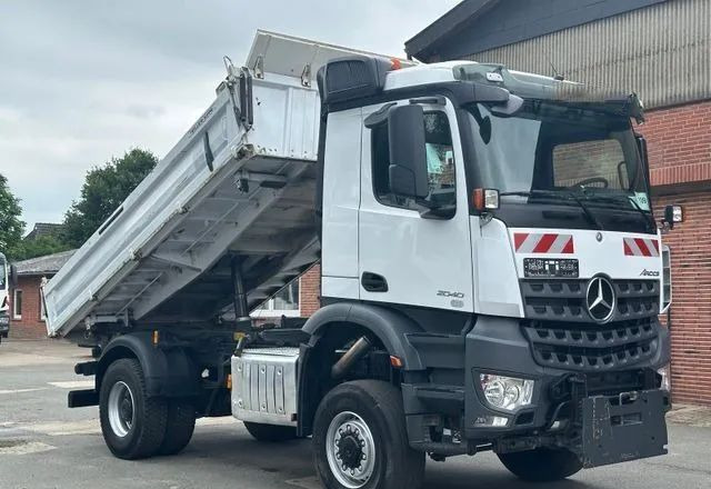 Mercedes-Benz Arocs 2040 4x4 – Meiller | Euro 6c | płyta czołowa do montażu pługu, osprzętu zimowego lub komunalnego | Automat | Resory stalowe (Blatt-Blatt) - Kipper: das Bild 2 Mercedes-Benz Arocs 2040 4x4 – Meiller | Euro 6c | płyta czołowa do montażu pługu, osprzętu zimowego lub komunalnego | Automat | Resory stalowe (Blatt-Blatt) - Kipper: das Bild 2