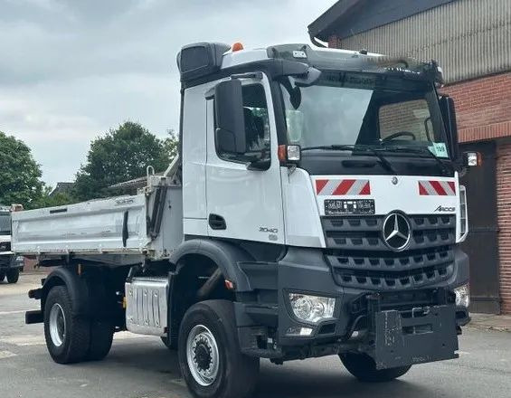 Mercedes-Benz Arocs 2040 4x4 – Meiller | Euro 6c | płyta czołowa do montażu pługu, osprzętu zimowego lub komunalnego | Automat | Resory stalowe (Blatt-Blatt) - Kipper: das Bild 3 Mercedes-Benz Arocs 2040 4x4 – Meiller | Euro 6c | płyta czołowa do montażu pługu, osprzętu zimowego lub komunalnego | Automat | Resory stalowe (Blatt-Blatt) - Kipper: das Bild 3