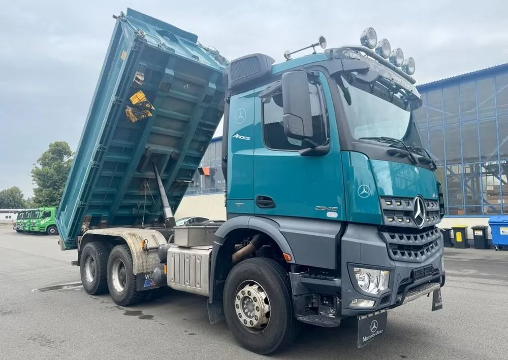 Mercedes-Benz Arocs 2646 6x4 – Wywrotka trójstronna Meiller / Bordmatik / Euro6 - Kipper: das Bild 2 Mercedes-Benz Arocs 2646 6x4 – Wywrotka trójstronna Meiller / Bordmatik / Euro6 - Kipper: das Bild 2