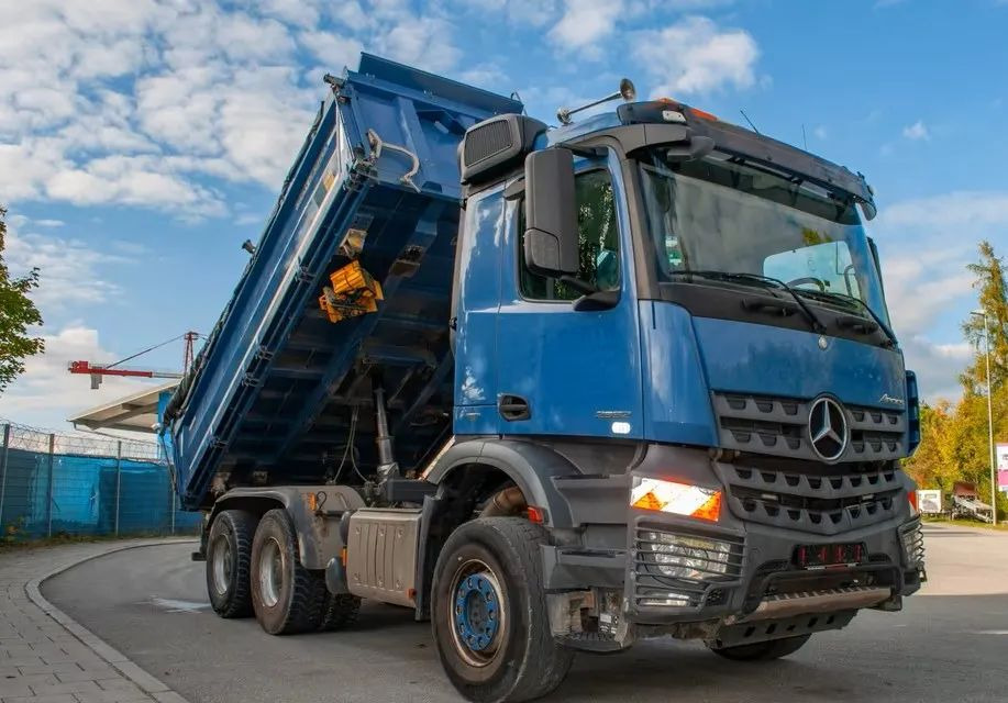 Mercedes-Benz Arocs 2652 6x4 – Wywrotka trójstronna Meiller z Bordmatik (Euro 6) - Kipper: das Bild 2 Mercedes-Benz Arocs 2652 6x4 – Wywrotka trójstronna Meiller z Bordmatik (Euro 6) - Kipper: das Bild 2