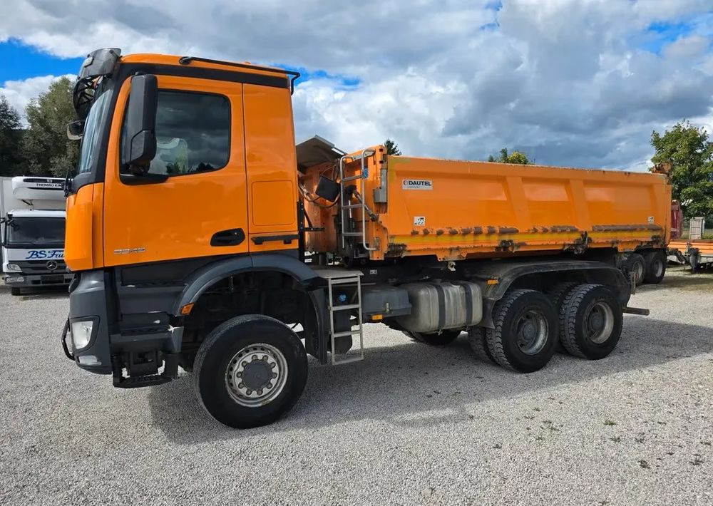 Mercedes-Benz Arocs 3345 6x6 Allrad / Bordmatic – Wywrotka Dautel | 449 KM | - Kipper: das Bild 4 Mercedes-Benz Arocs 3345 6x6 Allrad / Bordmatic – Wywrotka Dautel | 449 KM | - Kipper: das Bild 4