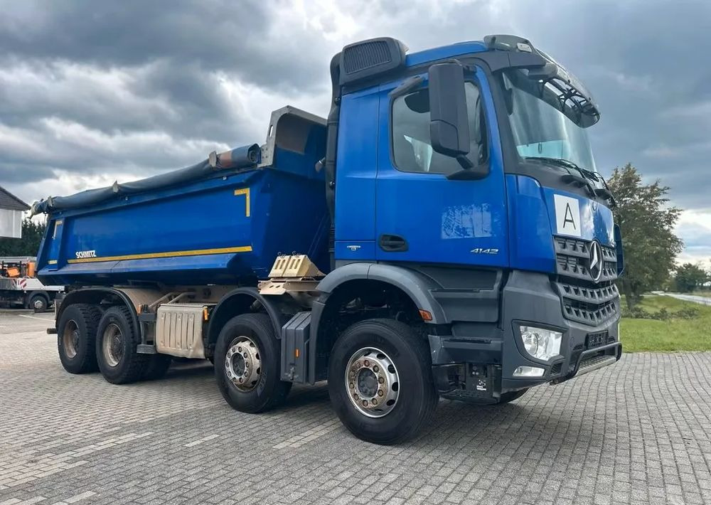 Mercedes-Benz Arocs 4142 | Wywrotka Schmitz | 8x4 | Euro 6 | Klima | Retarder | 242 598 km - Kipper: das Bild 1 Mercedes-Benz Arocs 4142 | Wywrotka Schmitz | 8x4 | Euro 6 | Klima | Retarder | 242 598 km - Kipper: das Bild 1