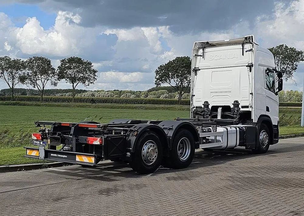 Scania R450 6x2 – / Pojazd do zabudów wymiennych / Automat / Euro 6/ liftowa trzecia oś, zawieszenie pneumatyczne + resory - Fahrgestell LKW: das Bild 4 Scania R450 6x2 – / Pojazd do zabudów wymiennych / Automat / Euro 6/ liftowa trzecia oś, zawieszenie pneumatyczne + resory - Fahrgestell LKW: das Bild 4