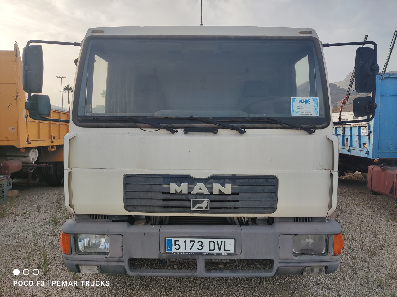 MAN L2000 - Pritsche LKW: das Bild 2 MAN L2000 - Pritsche LKW: das Bild 2