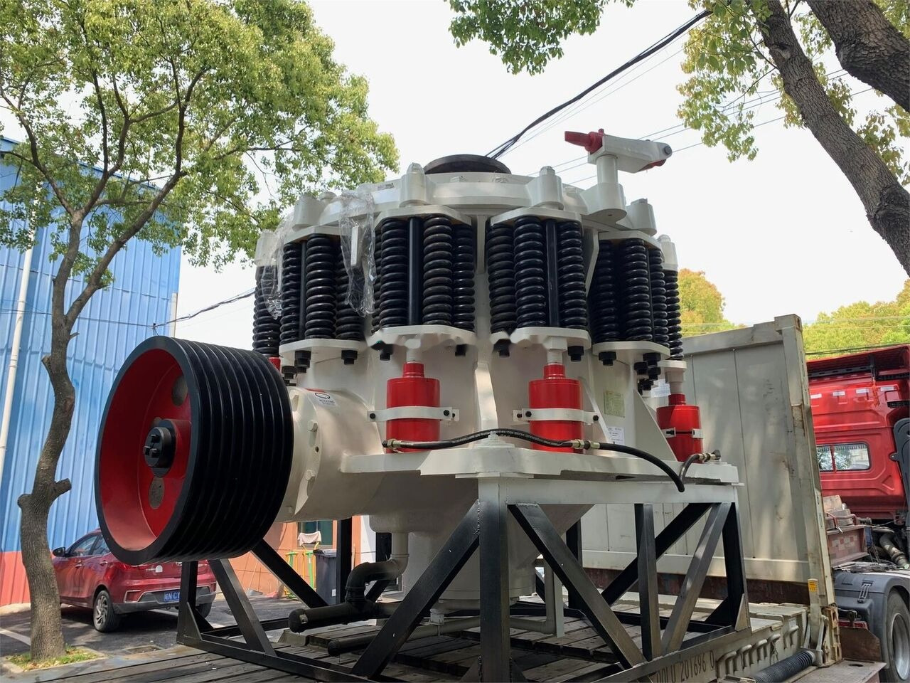 Kinglink 5.5 Feet Symons Cone Crusher KLC1680 - Kegelbrecher: das Bild 3 Kinglink 5.5 Feet Symons Cone Crusher KLC1680 - Kegelbrecher: das Bild 3
