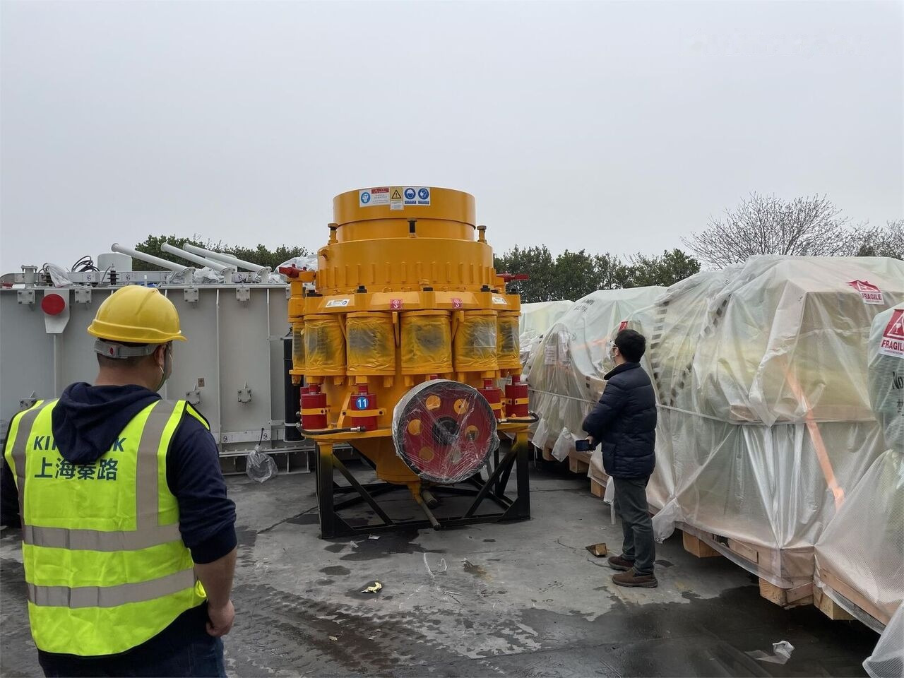 Kinglink KLC1300 Iron Ore Cone Crusher 150-250TPH - Kegelbrecher: das Bild 2 Kinglink KLC1300 Iron Ore Cone Crusher 150-250TPH - Kegelbrecher: das Bild 2