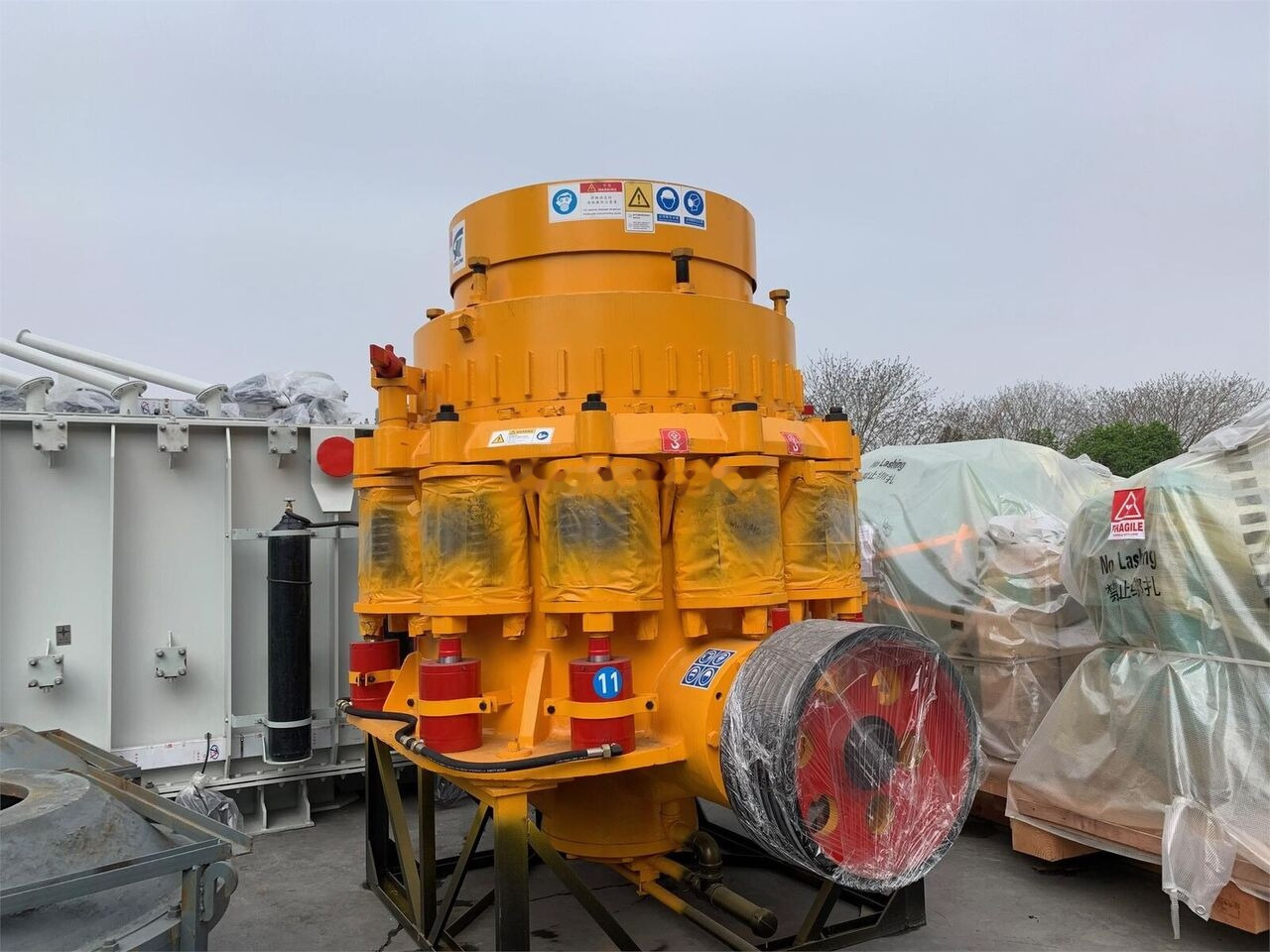Kinglink KLC1300 Iron Ore Cone Crusher 150-250TPH - Kegelbrecher: das Bild 1 Kinglink KLC1300 Iron Ore Cone Crusher 150-250TPH - Kegelbrecher: das Bild 1