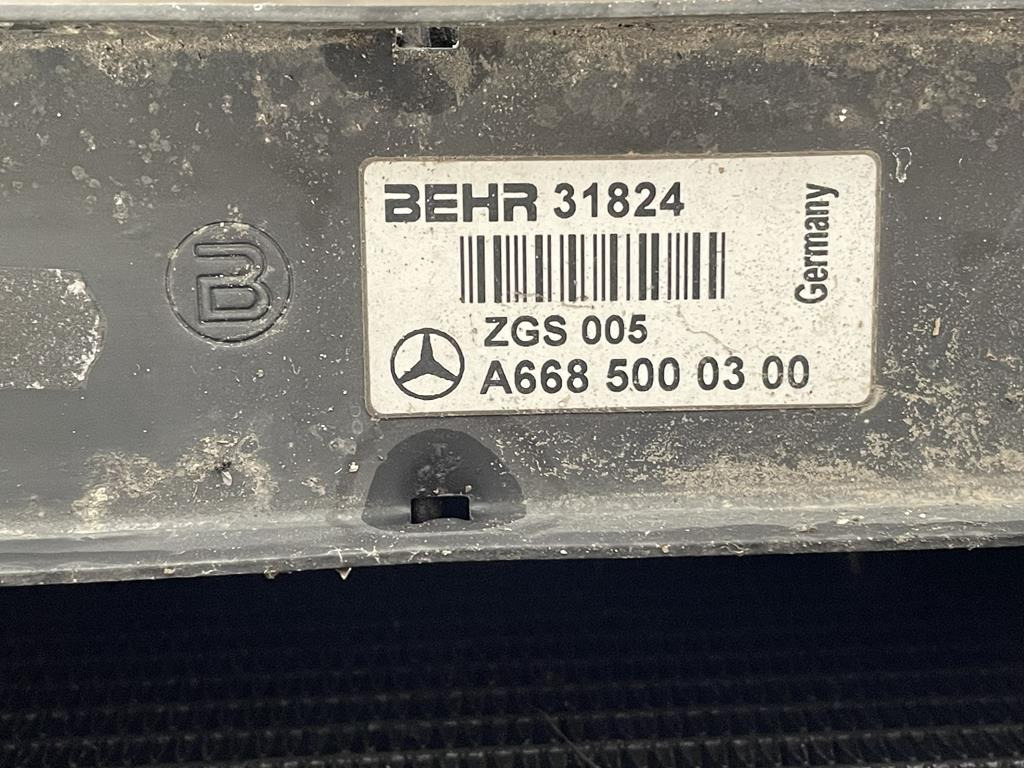 BEHR FOR MERCEDES VARIO - A 668 500 03 00 - Kühler für LKW: das Bild 4 BEHR FOR MERCEDES VARIO - A 668 500 03 00 - Kühler für LKW: das Bild 4