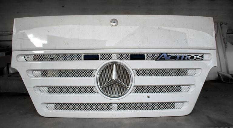 MERCEDES-BENZ ACTROS MEGA SPACE MP II - Motorhaube für LKW: das Bild 1 MERCEDES-BENZ ACTROS MEGA SPACE MP II - Motorhaube für LKW: das Bild 1
