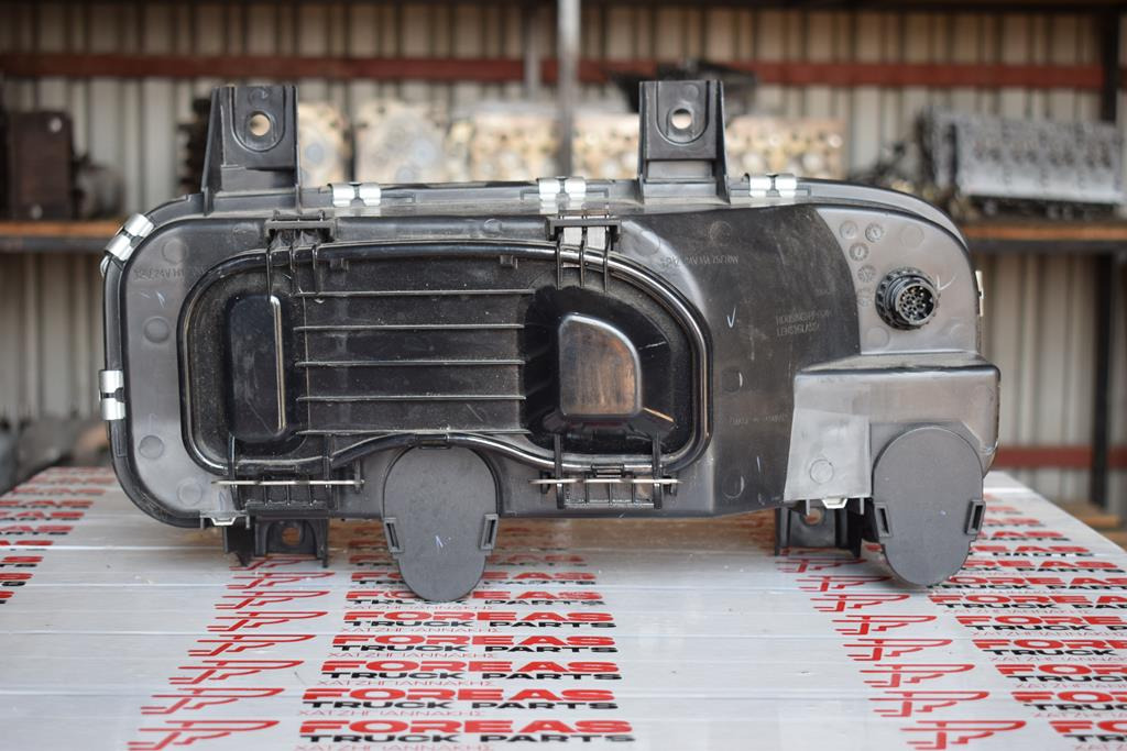 MERCEDES-BENZ ATEGO I HEADLIGHT - DRIVER - Hauptscheinwerfer für LKW: das Bild 2 MERCEDES-BENZ ATEGO I HEADLIGHT - DRIVER - Hauptscheinwerfer für LKW: das Bild 2