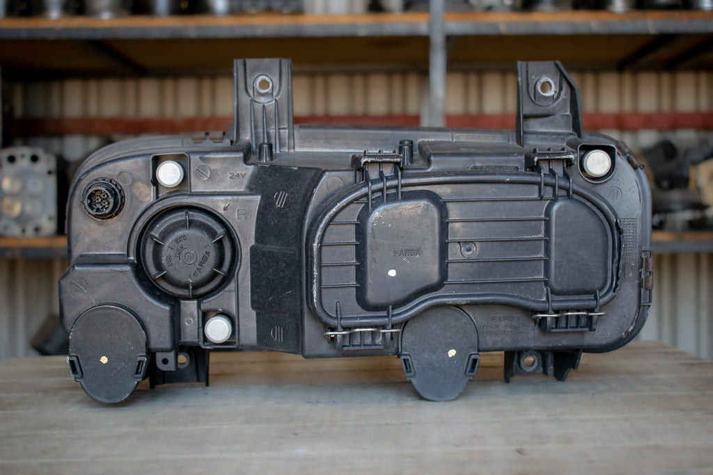 MERCEDES-BENZ ATEGO II HEADLIGHT RIGHT - PASSENGER - Hauptscheinwerfer für LKW: das Bild 2 MERCEDES-BENZ ATEGO II HEADLIGHT RIGHT - PASSENGER - Hauptscheinwerfer für LKW: das Bild 2