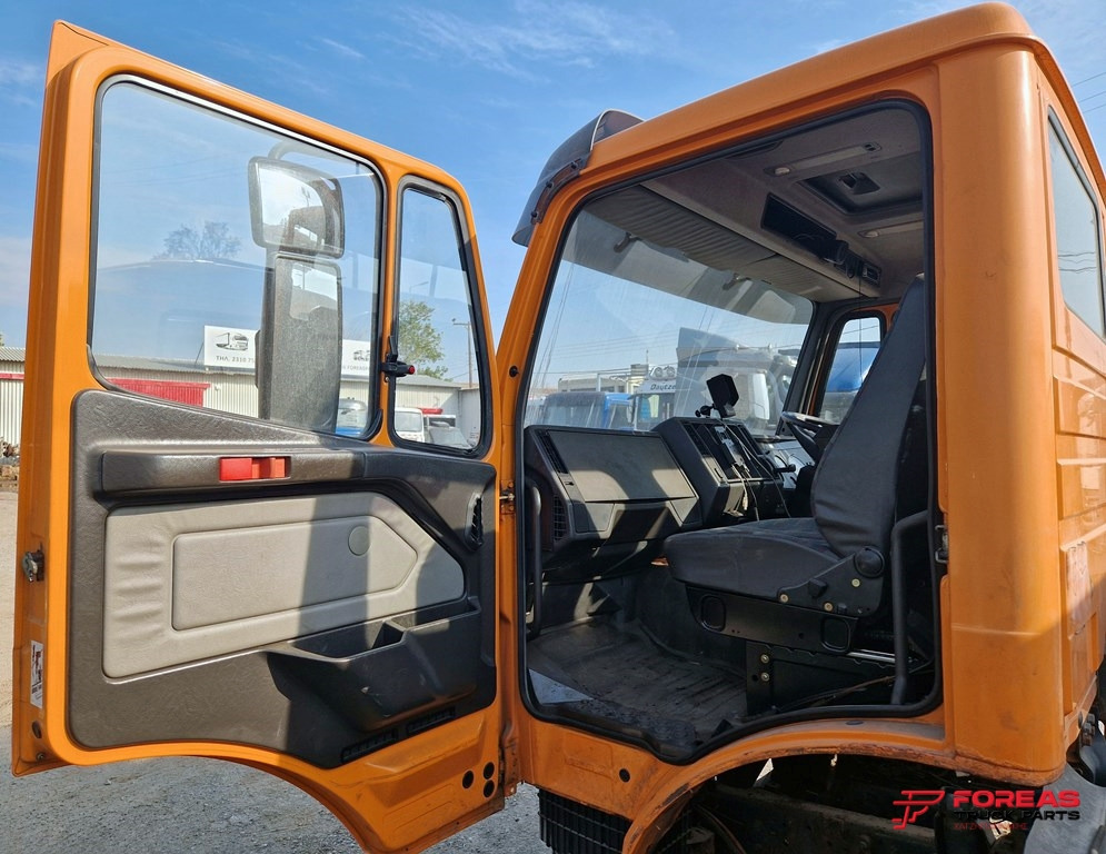MERCEDES SK - SMALL - RIGHT HAND DRIVE - Fahrerhaus: das Bild 2 MERCEDES SK - SMALL - RIGHT HAND DRIVE - Fahrerhaus: das Bild 2