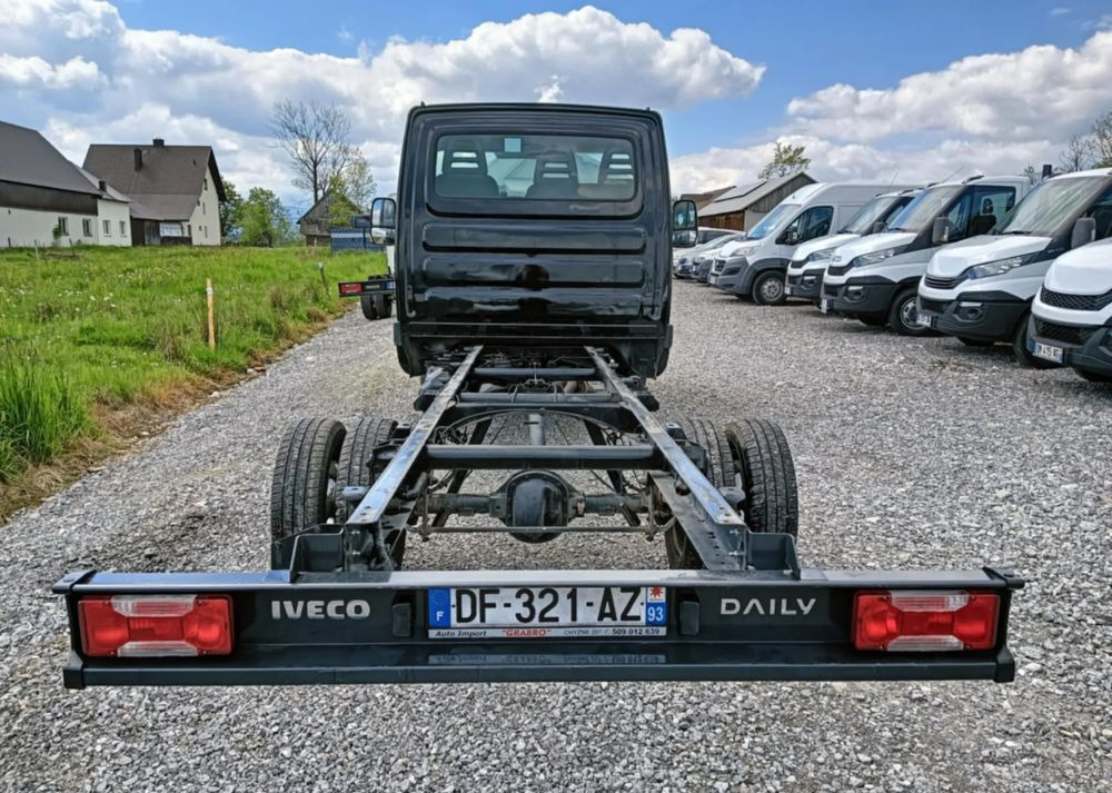 Iveco 35C13, 35C12, 35C14, 35C15 - Fahrgestell LKW: das Bild 3 Iveco 35C13, 35C12, 35C14, 35C15 - Fahrgestell LKW: das Bild 3