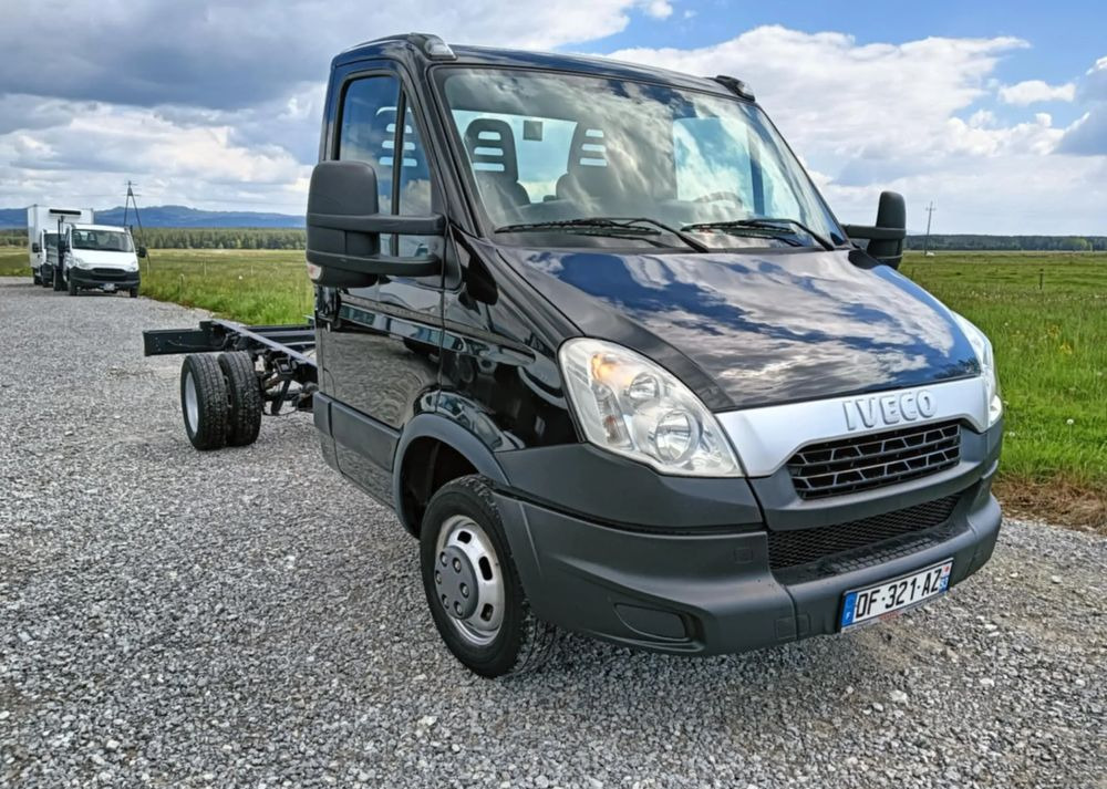 Iveco 35C13, 35C12, 35C14, 35C15 - Fahrgestell LKW: das Bild 1 Iveco 35C13, 35C12, 35C14, 35C15 - Fahrgestell LKW: das Bild 1