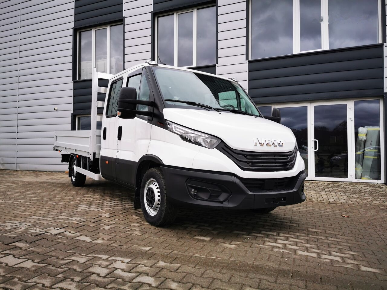 IVECO Daily 180KM r. oś 4100 - Pritsche Transporter: das Bild 1 IVECO Daily 180KM r. oś 4100 - Pritsche Transporter: das Bild 1