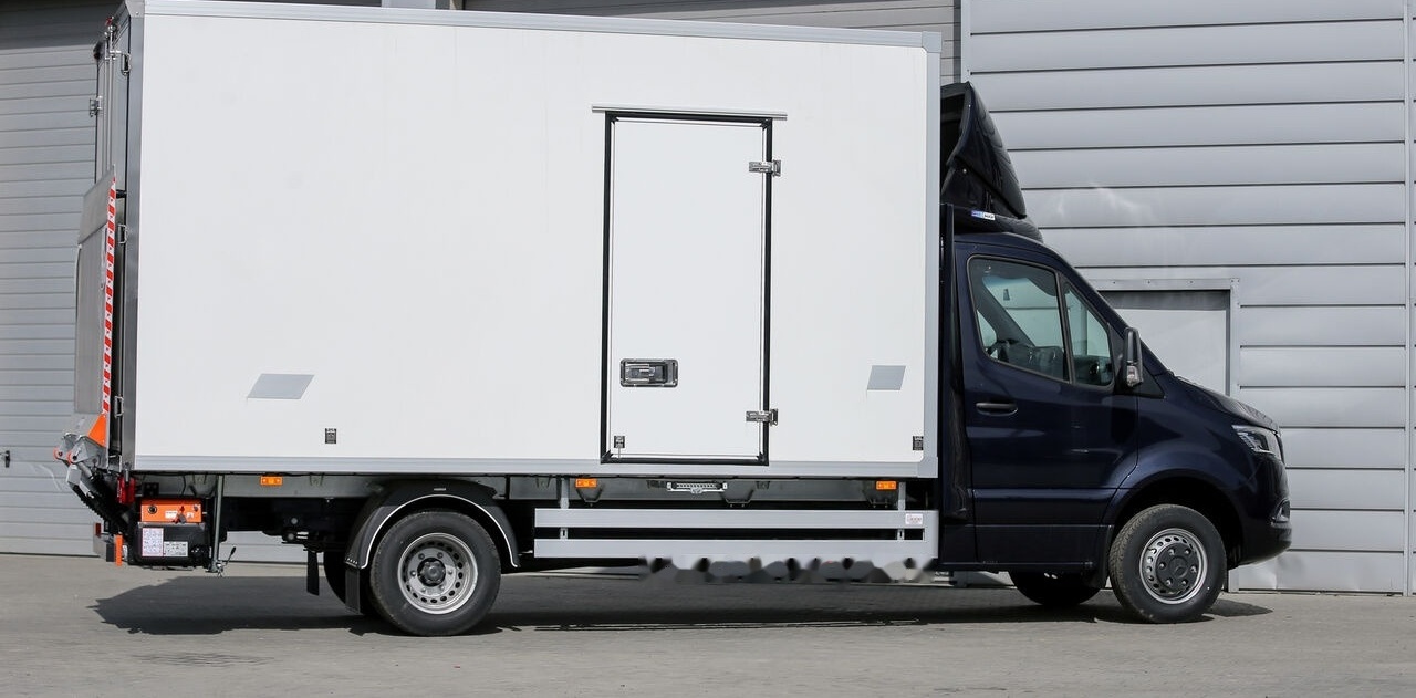 Mercedes-Benz Sprinter 319 - Koffer Transporter: das Bild 2 Mercedes-Benz Sprinter 319 - Koffer Transporter: das Bild 2