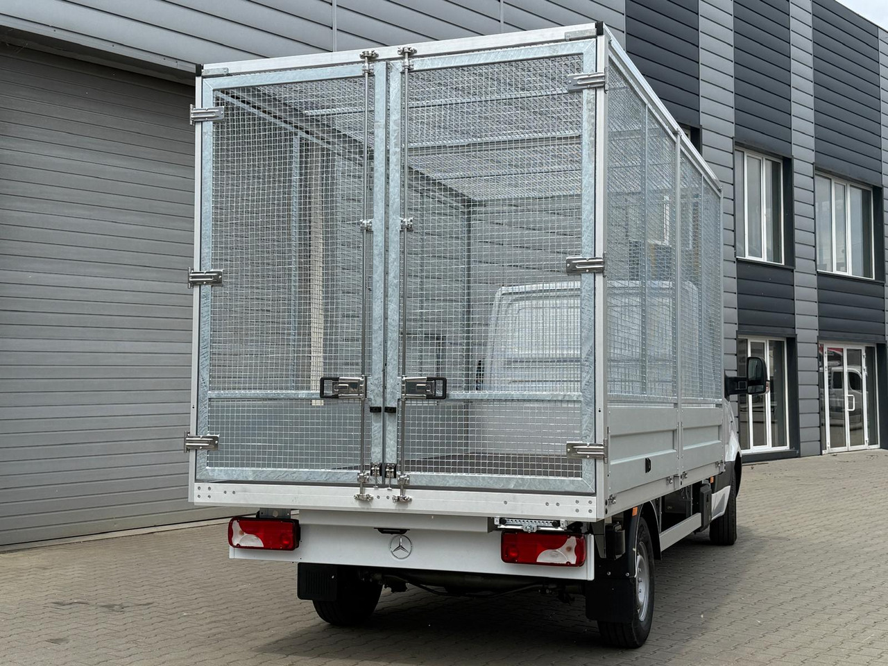 Mercedes eSprinter - Pritsche Transporter, Elektro-Transporter: das Bild 4 Mercedes eSprinter - Pritsche Transporter, Elektro-Transporter: das Bild 4